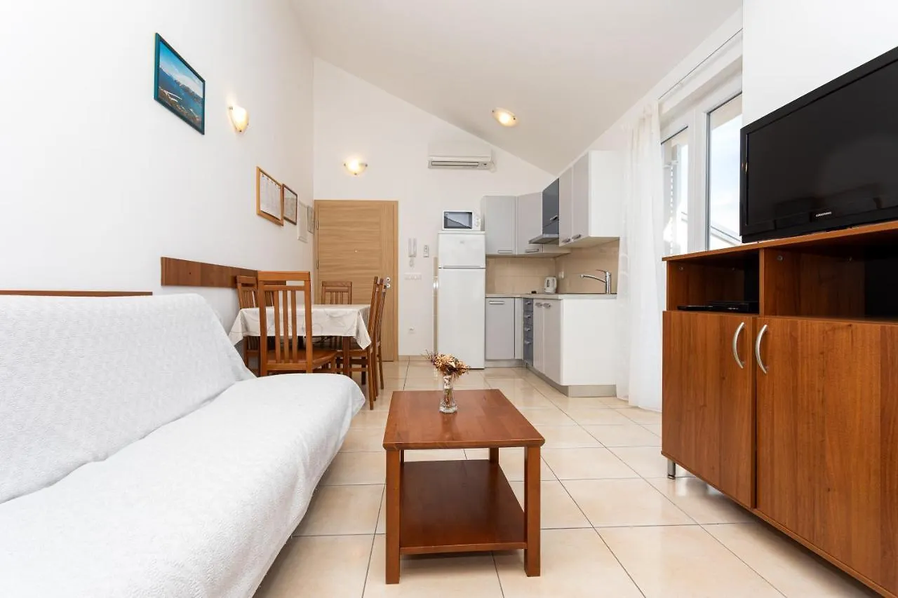Apartments Crnekovic Baska  0*, باشْكا